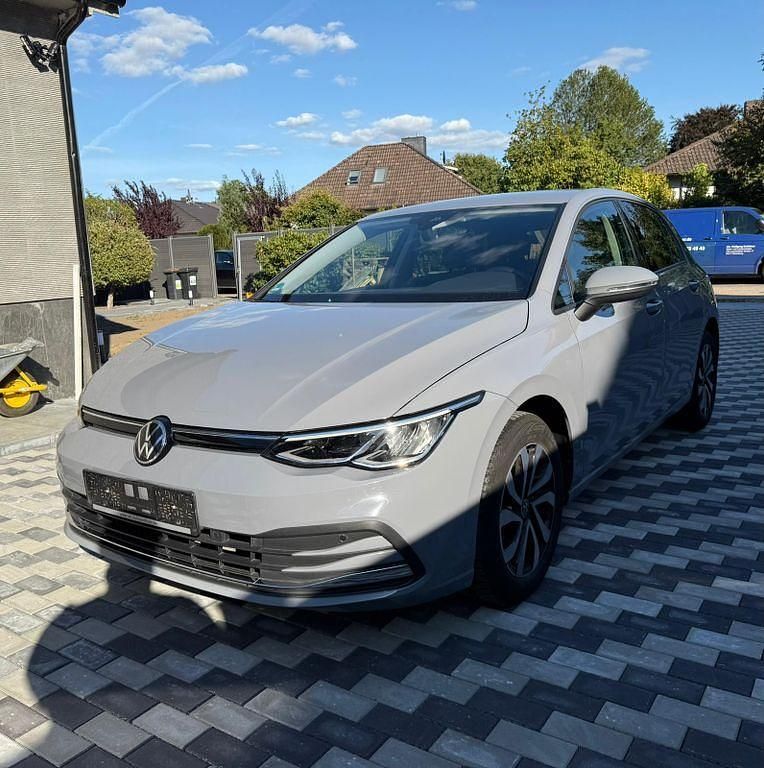 Grau Gebraucht 2021 VW Golf VIII Active Limousine | 15.400 € (Guter Preis) - Bild 1/4