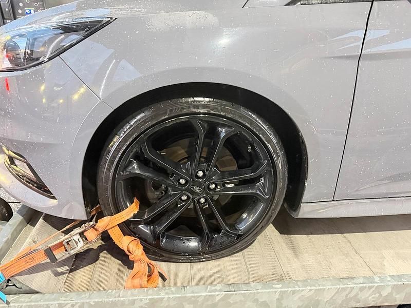 Usata Ford Focus ST 185 CV (136 kW) 2017 Grigio Station wagon