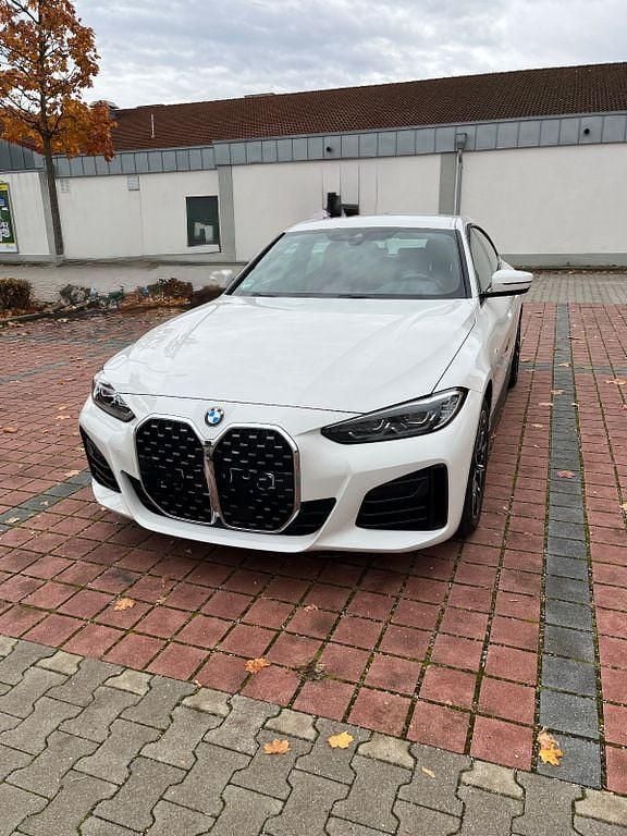 Weiß Gebraucht 2022 BMW 420 M Sport Coupé | 32.600 € (Superpreis) - Bild 1/4