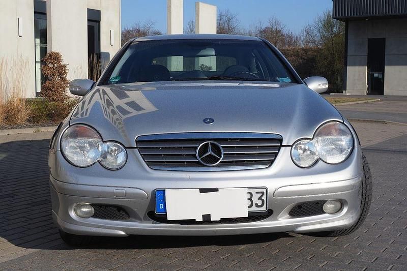 Gebraucht Mercedes C180 129 PS (94 kW) 2002 Silber Coupé