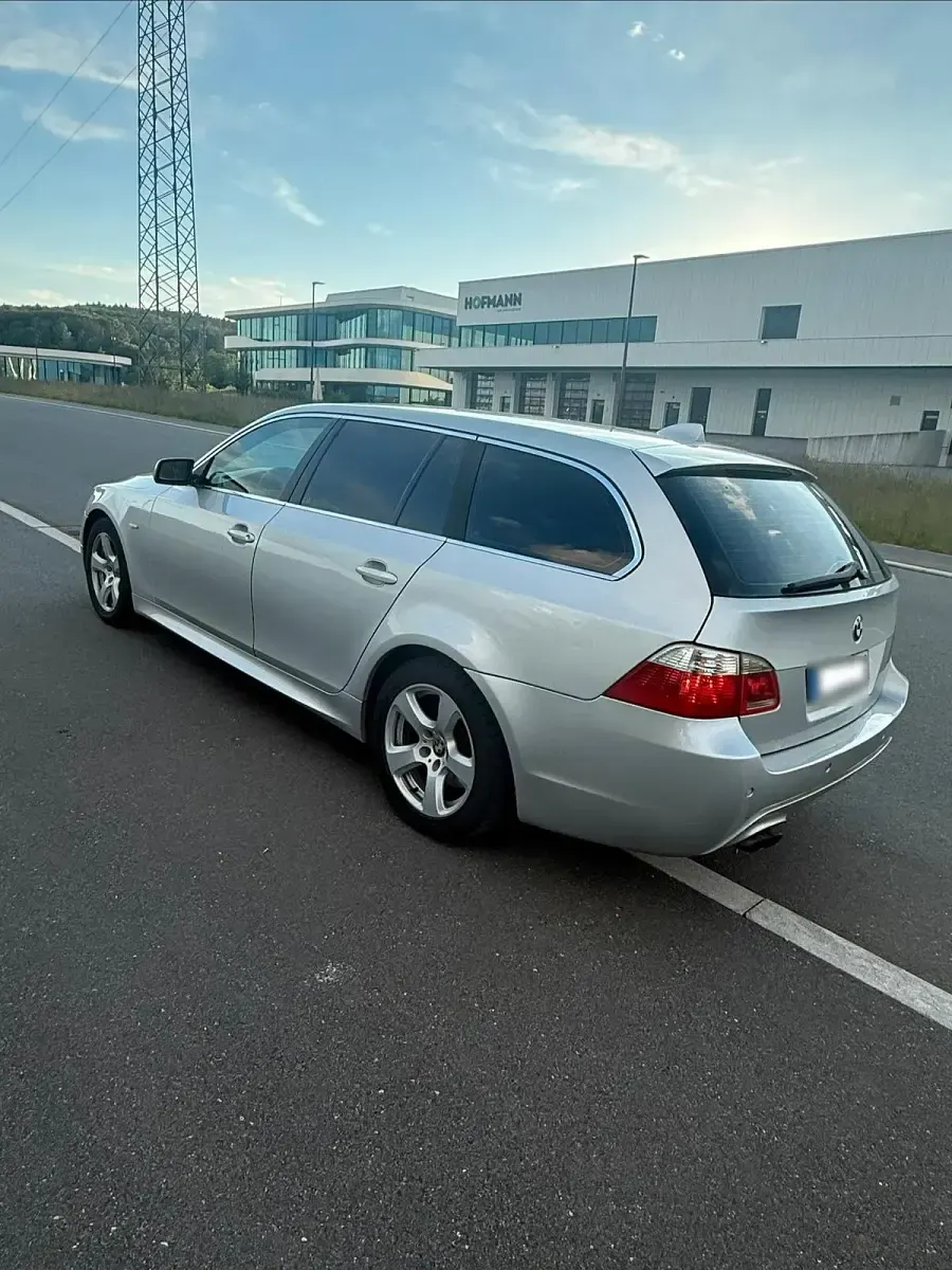 Gebraucht BMW 530 218 PS (160 kW) 2005 Silber Kombi