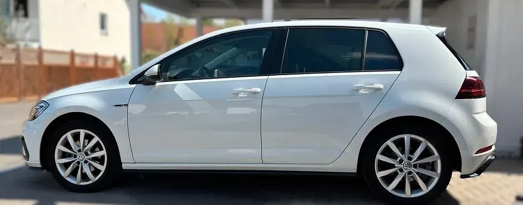 Gebraucht VW Golf VII Highline 150 PS (110 kW) 2019 Weiß Limousine