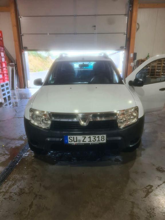 Weiß Gebraucht 2012 Dacia Duster Ambiance SUV | 4.850 € (Fairer Preis) - Bild 1/4