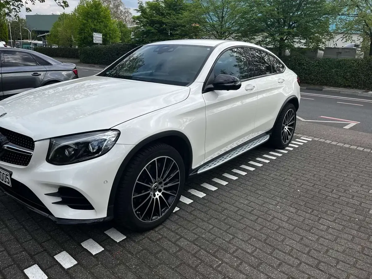 Gebraucht Mercedes GLC250 AMG 204 PS (150 kW) 2019 Weiß Coupé