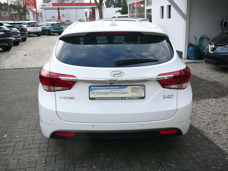 Gebraucht Hyundai i40 135 PS (99 kW) 2017 Weiß Kombi