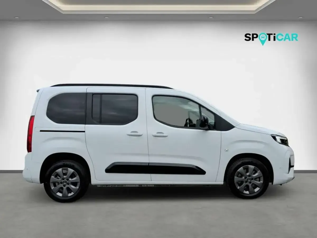 Gebraucht Opel Combo 131 PS (96 kW) 2024 Kaolin weiß Van / Kleinbus