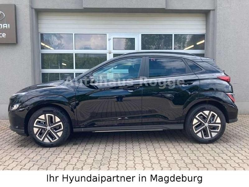 Schwarz Gebraucht 2023 Hyundai Kona Advantage SUV | 27.200 € (Teuer) - Bild 1/4
