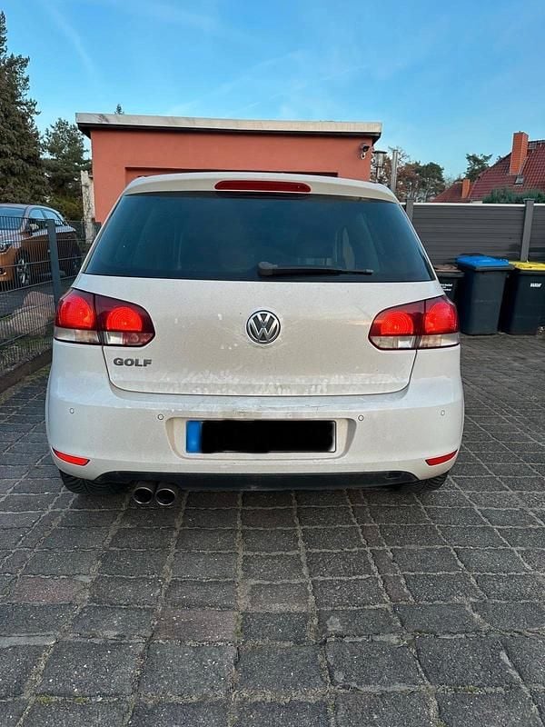 Gebraucht VW Golf VII 120 PS (88 kW) 2017 Weiß Kleinwagen