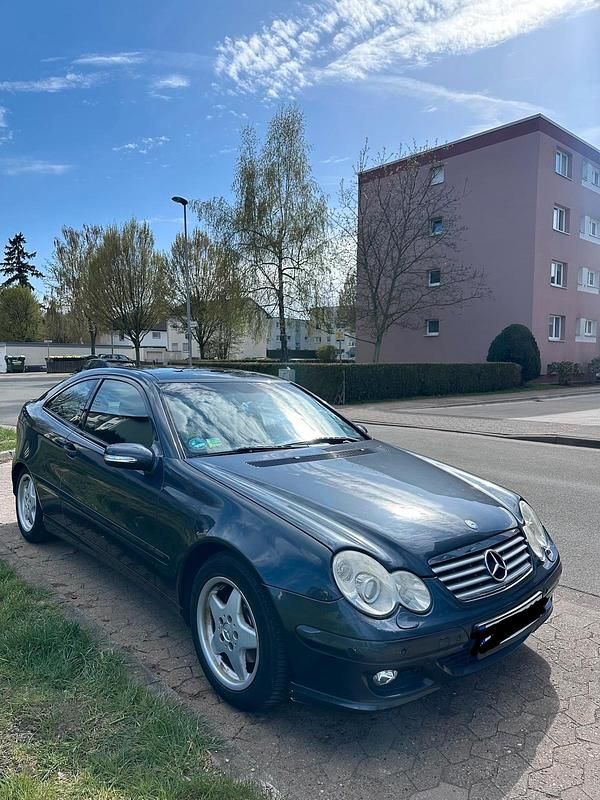 Gebraucht Mercedes C180 143 PS (105 kW) 2005 Grau Coupé