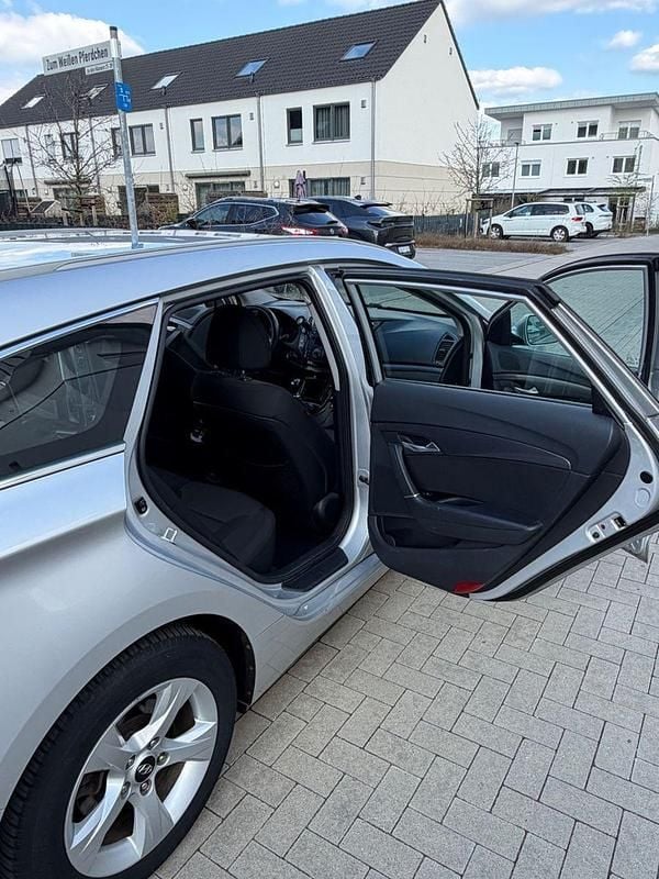 Gebraucht Hyundai i40 Comfort 135 PS (99 kW) 2012 Silber Kombi