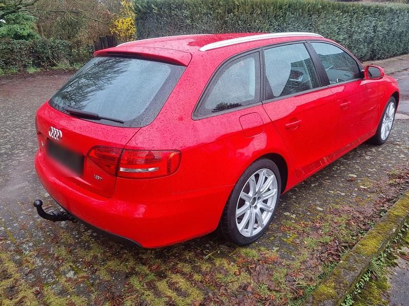 Gebraucht Audi A4 120 PS (88 kW) 2009 Rot Limousine