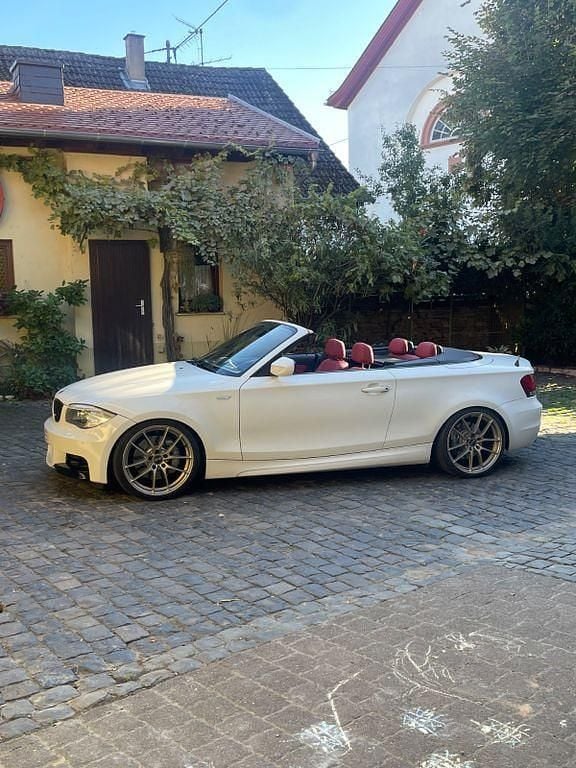 Weiß Gebraucht 2012 BMW 135 Cabriolet Performance Cabrio | 28.000 € (Teuer) - Bild 1/4
