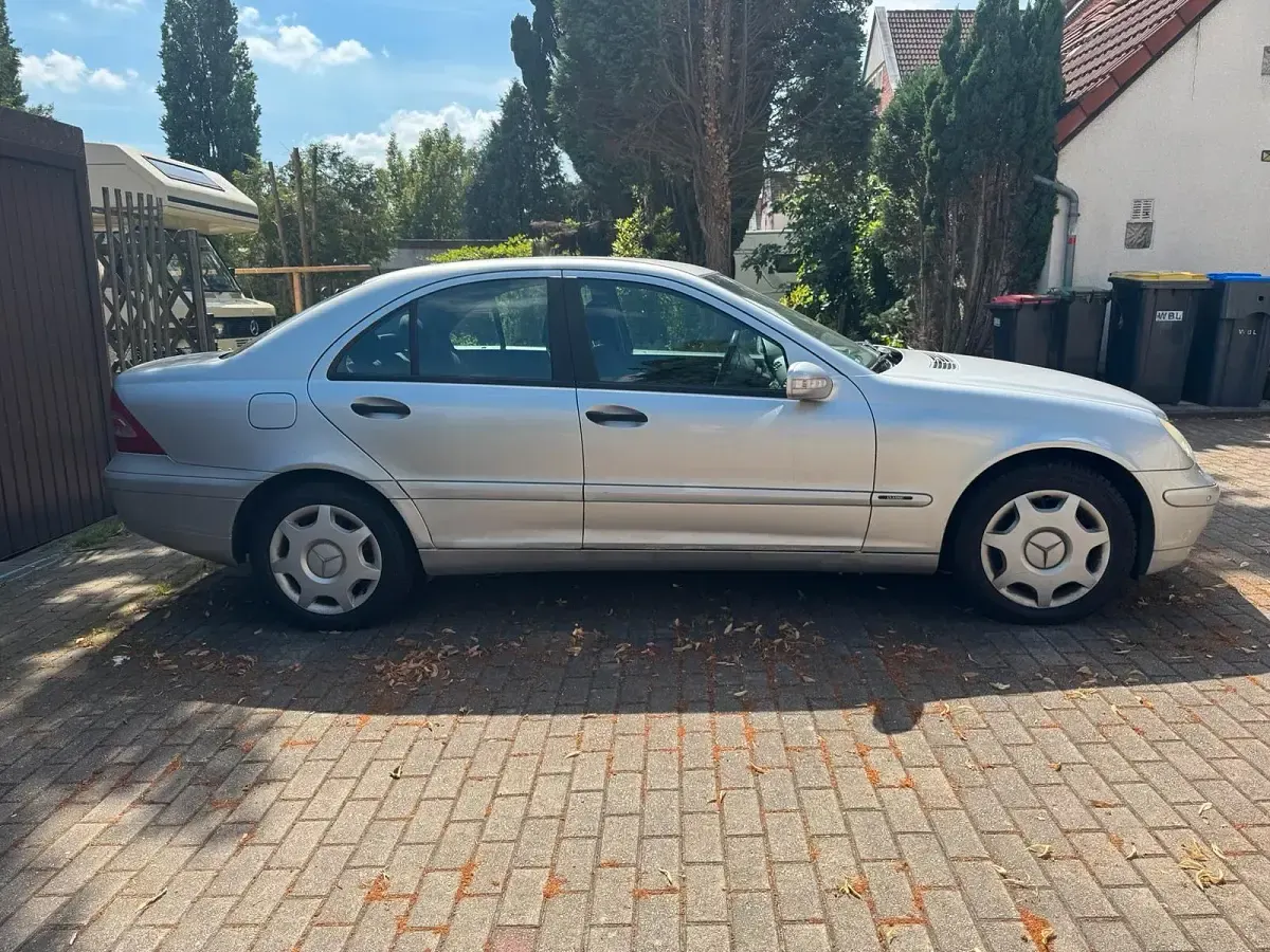 Gebraucht Mercedes C180 143 PS (105 kW) 2003 Silber Limousine