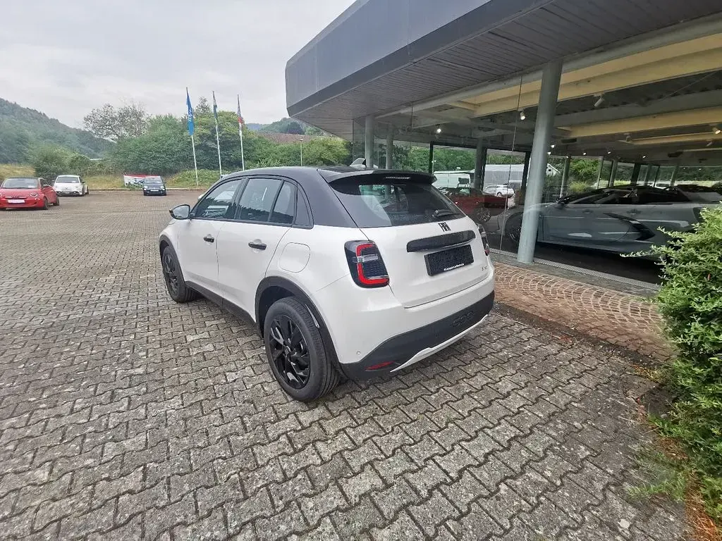 Neu Fiat 600 Street 101 PS (74 kW) 2026 Weiß SUV