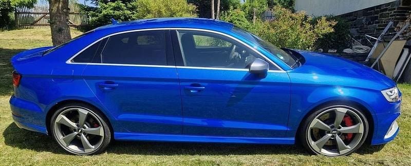 Blau Gebraucht 2018 Audi RS3 Design Kleinwagen | 43.895 € (Fairer Preis) - Bild 1/4