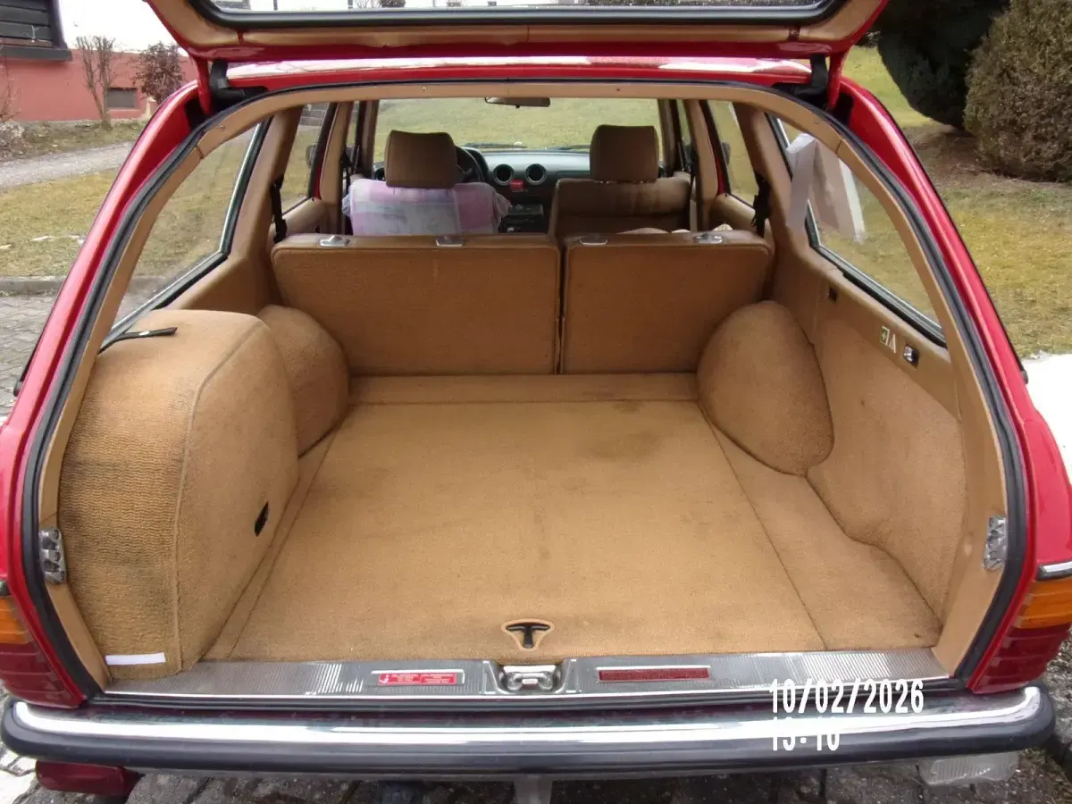 Gebraucht Mercedes 240 72 PS (52 kW) 1985 Rot Kombi