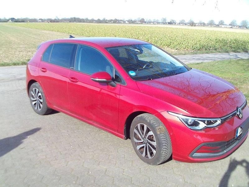 Gebraucht VW Golf VIII Active 131 PS (96 kW) 2021 Rot Limousine
