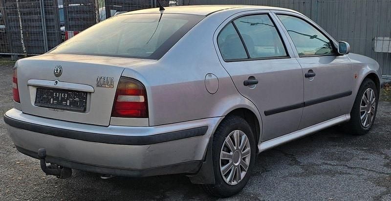 Silber Gebraucht 2000 Skoda Octavia Limousine | 399 € (Superpreis) - Bild 1/4
