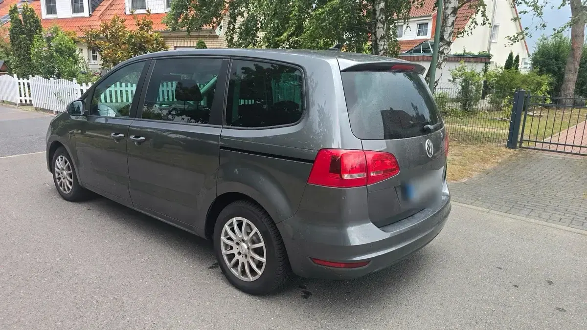 Gebraucht VW Sharan 140 PS (102 kW) 2011 Grau Van / Kleinbus