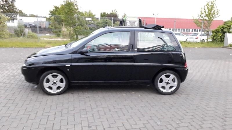 Second-hand Lancia Ypsilon 60 CP (44 kW) 2001 Negru Hatchback