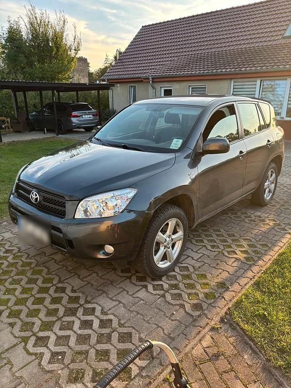 Grau Gebraucht 2007 Toyota RAV4 SUV | 4.999 € (Fairer Preis) - Bild 1/4