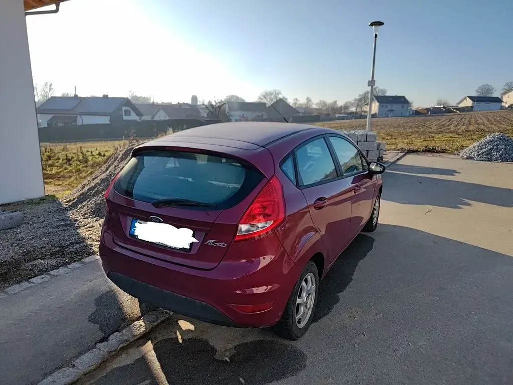 Gebraucht Ford Fiesta 82 PS (60 kW) 2012 Rot Limousine