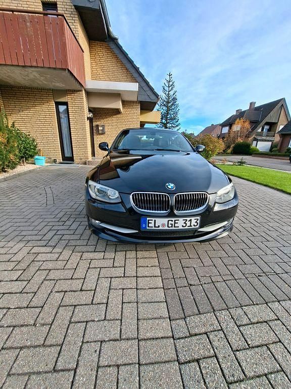 Gebraucht BMW 330 Cabriolet Exclusive 245 PS (180 kW) 2012 Schwarz Cabrio