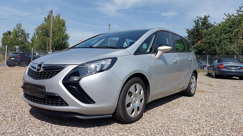 Silber Gebraucht 2016 Opel Zafira Tourer Selection Van / Kleinbus | 4.790 € (Superpreis) - Bild 1/4