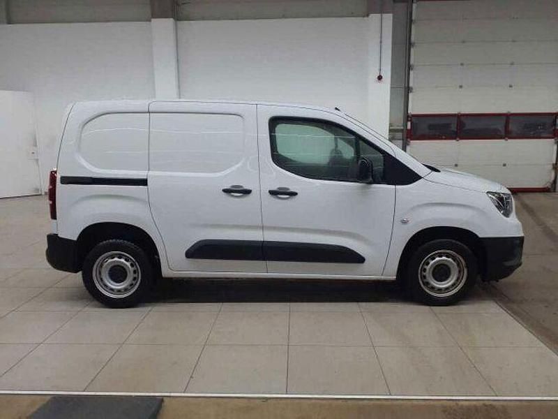 Gebraucht Opel Combo 102 PS (75 kW) 2024 Kaolin weiß Van