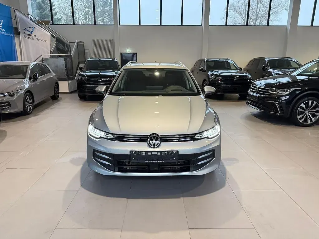 Gebraucht VW Golf VIII 150 PS (110 kW) 2024 Silber Kombi