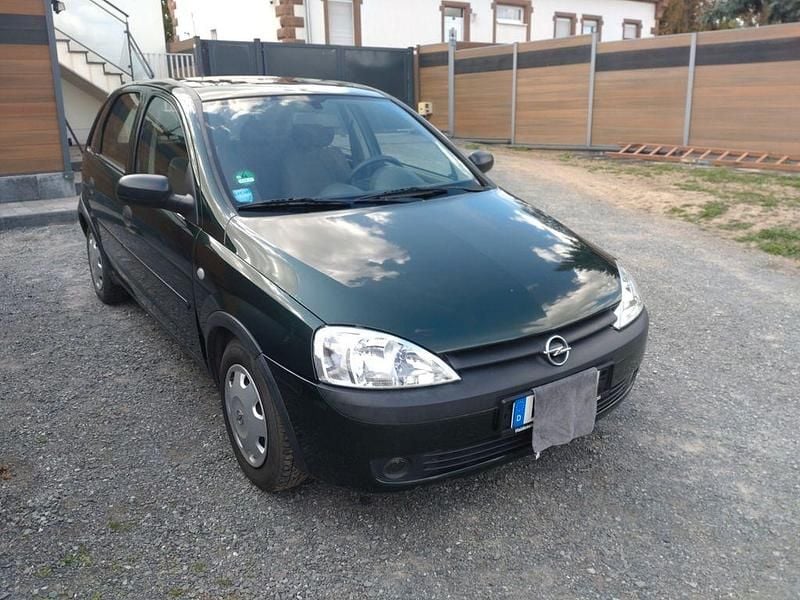 Grün Gebraucht 2001 Opel Corsa Limousine | 1.750 € (Fairer Preis) - Bild 1/4