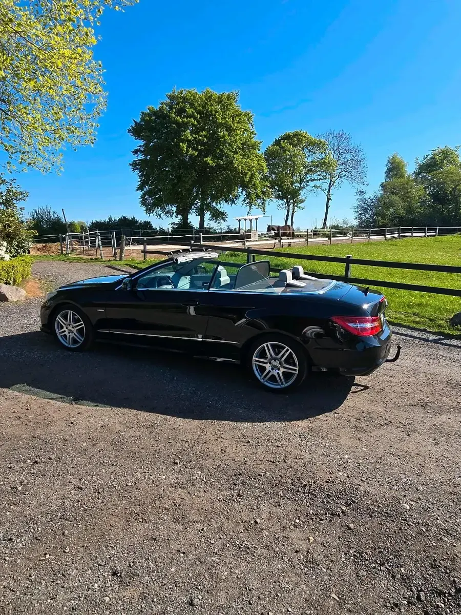 Gebraucht Mercedes E220 AMG 170 PS (125 kW) 2011 Schwarz Cabrio