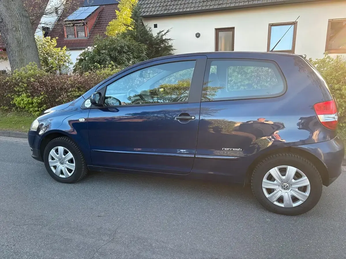 Second-hand VW Fox Refresh 54 CP (39 kW) 2010 Albastru Hatchback