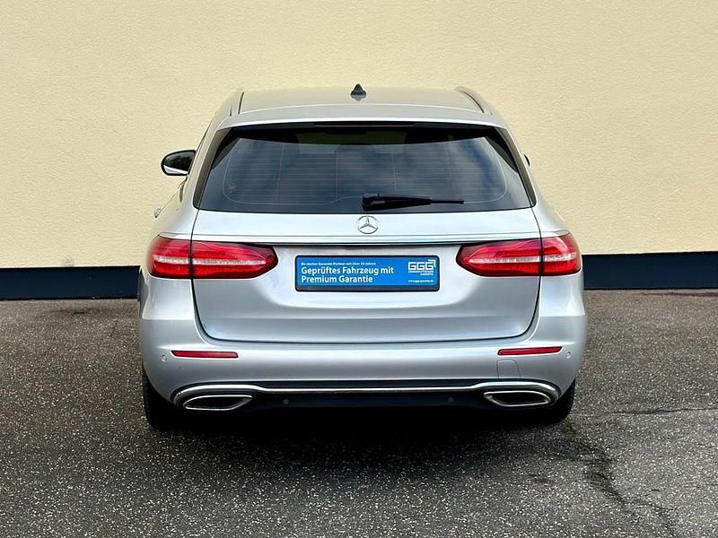 Gebraucht Mercedes E220 194 PS (142 kW) 2018 Silber Kombi