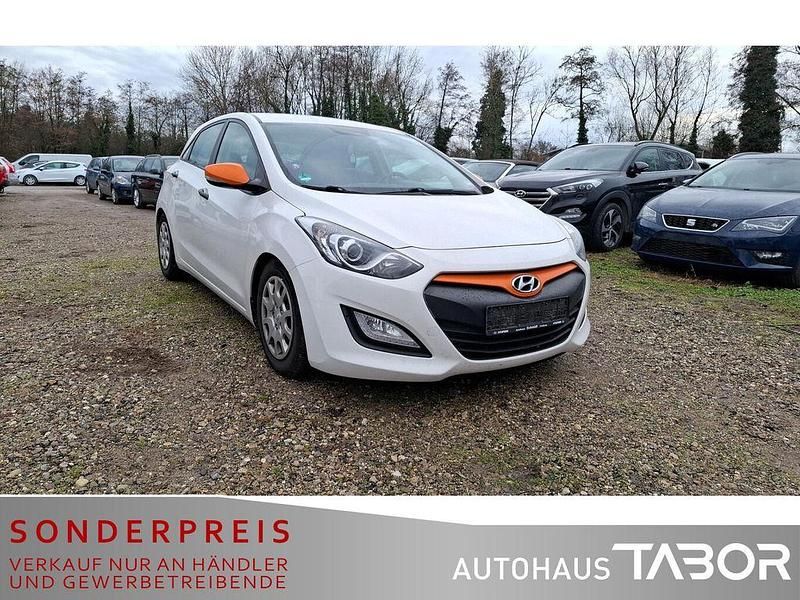 Gebraucht Hyundai i30 Classic 99 PS (72 kW) 2013 Creamy white Limousine