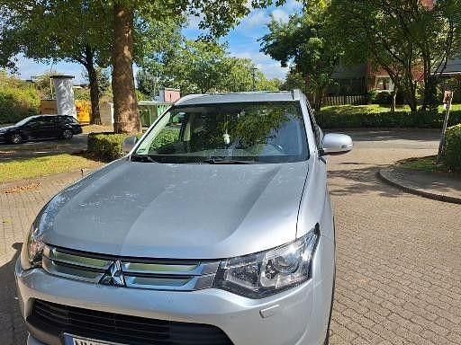 Silber Gebraucht 2014 Mitsubishi Outlander Diamant Edition SUV | 11.600 € (Fairer Preis) - Bild 1/4
