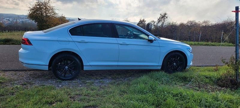 Gebraucht VW Passat Highline 150 PS (110 kW) 2015 Weiß Limousine