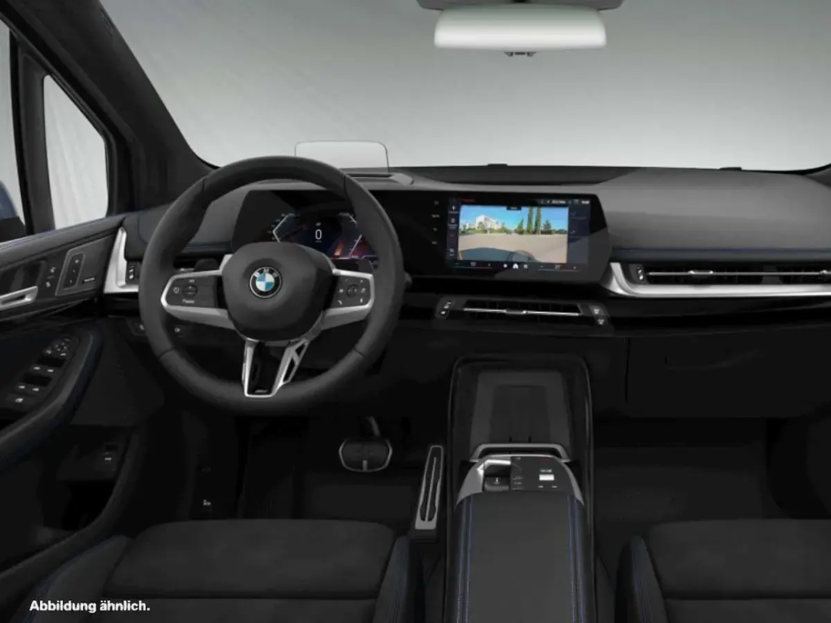 Gebraucht BMW 220 Active Tourer M Sport 163 PS (119 kW) 2025 Sparkling kupfergrau Van / Kleinbus