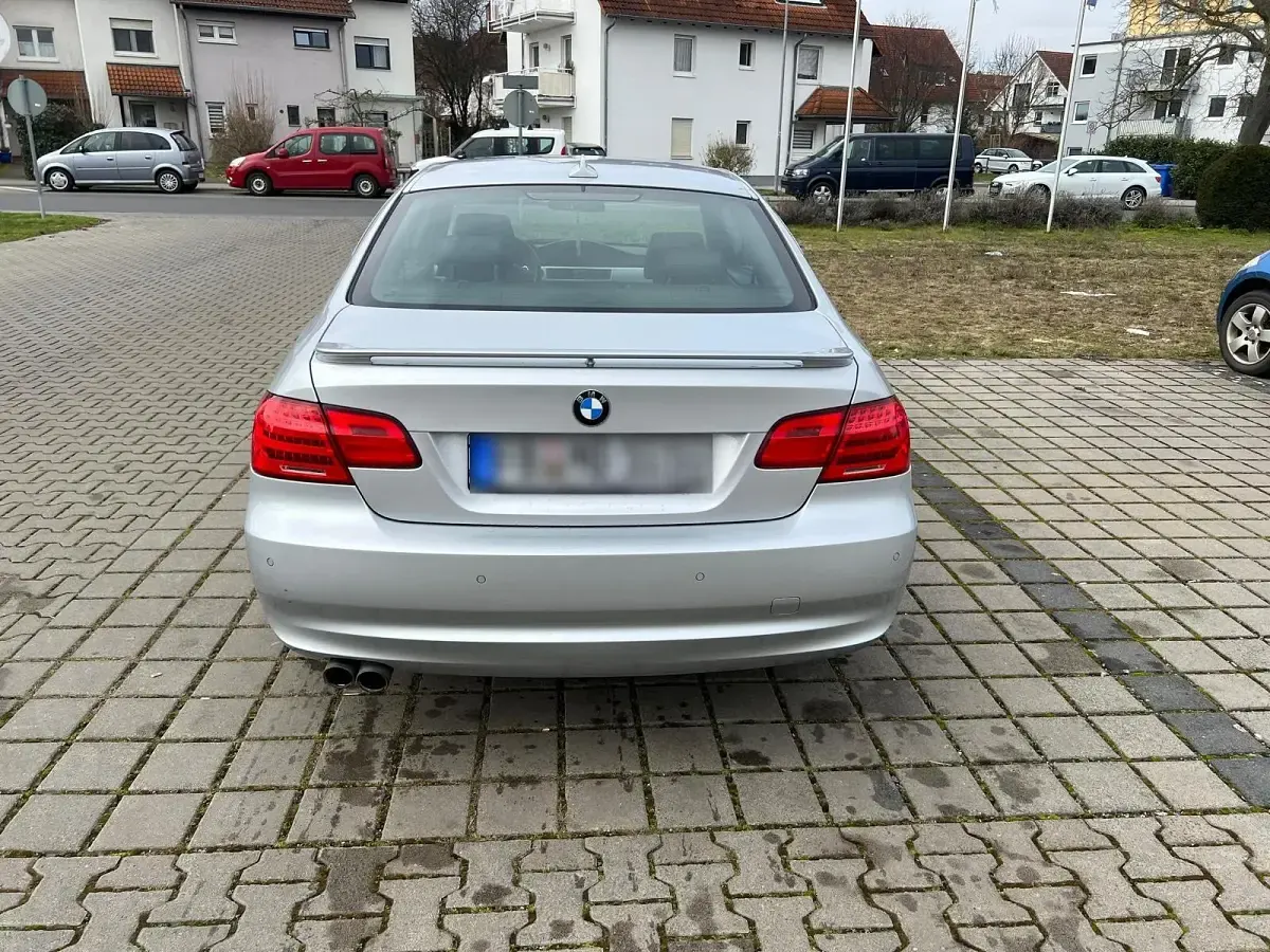 Gebraucht BMW 330 245 PS (180 kW) 2011 Silber Coupé