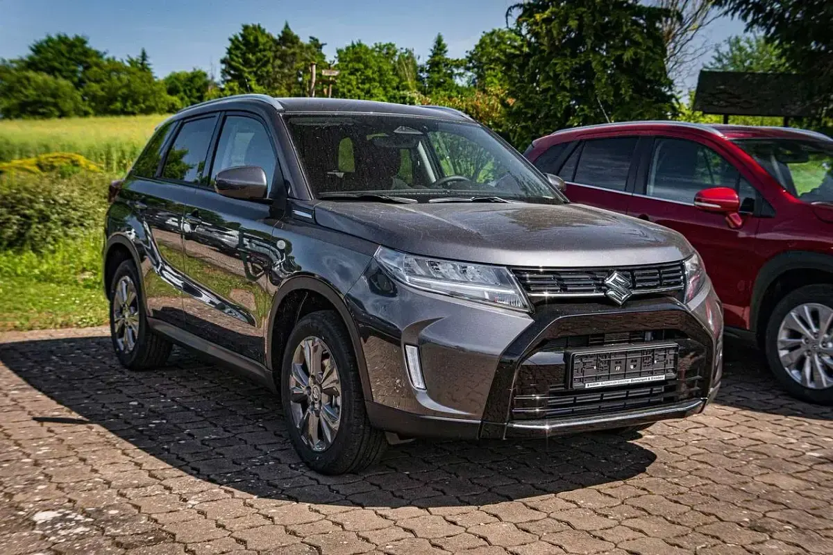 Neu Suzuki Vitara Comfort 110 PS (80 kW) 2026 Titan dark gray metallic SUV