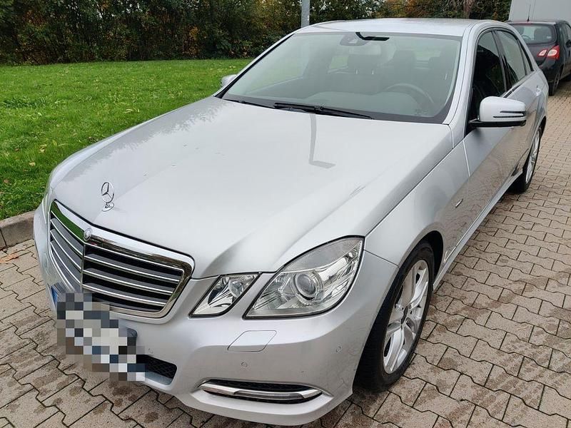 Silber Gebraucht 2012 Mercedes E300 Avantgarde Limousine | 13.500 € (Guter Preis) - Bild 1/4