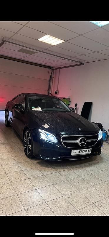 Gebraucht Mercedes E220 194 PS (142 kW) 2019 Schwarz Coupé