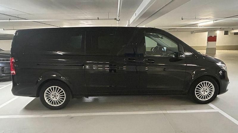 Gebraucht Mercedes V300 237 PS (174 kW) 2022 Schwarz Van / Kleinbus