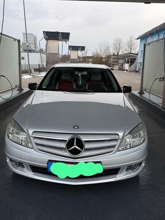 Silber Gebraucht 2009 Mercedes C200 Limousine | 8.499 € (Fairer Preis) - Bild 1/4