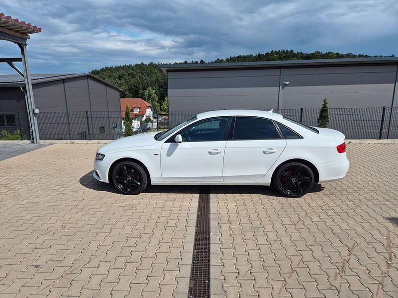 Weiß Gebraucht 2011 Audi A4 S-Line Limousine | 8.000 € (Fairer Preis) - Bild 1/4