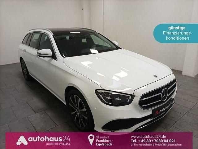 Weiß Gebraucht 2023 Mercedes E300 Avantgarde Kombi | 34.870 € - Bild 1/4