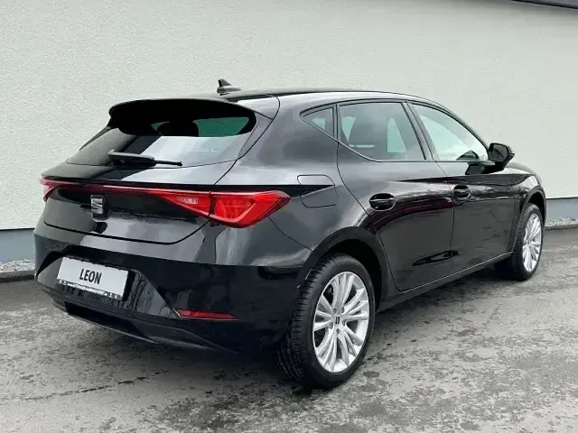 Second-hand Seat Leon ST Style 110 CP (80 kW) 2024 Negru Break
