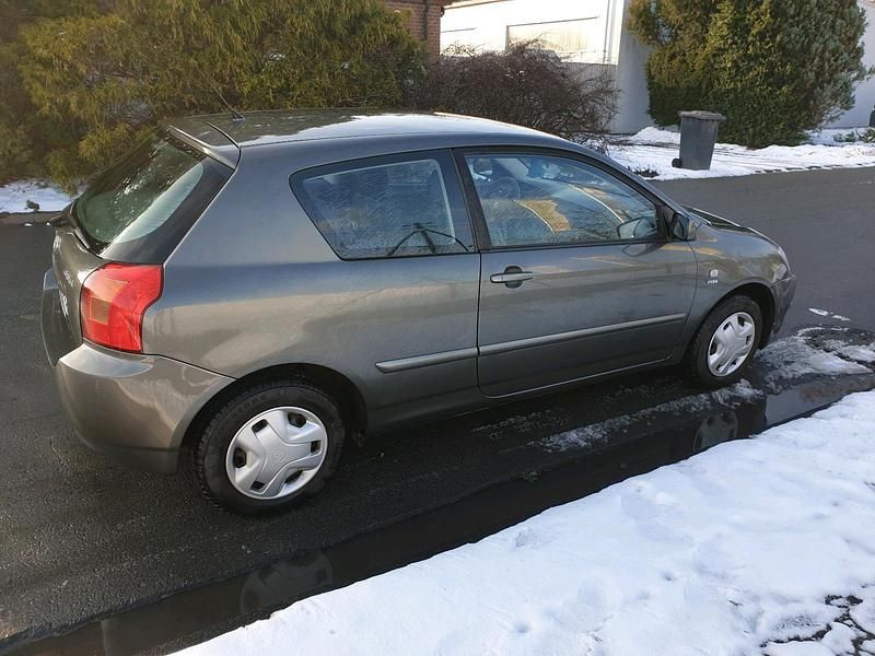 Usado Toyota Corolla 97 HP (71 kW) 2002 Cinzento Sedan