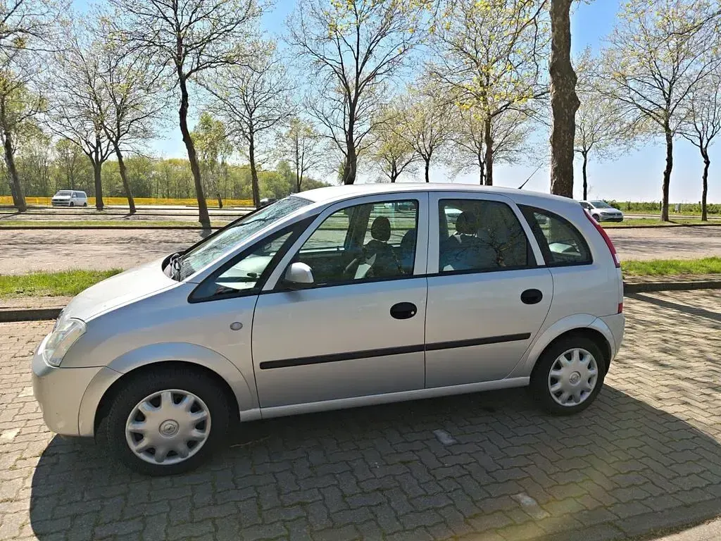 Gebraucht Opel Meriva 101 PS (74 kW) 2004 Silber Van / Kleinbus
