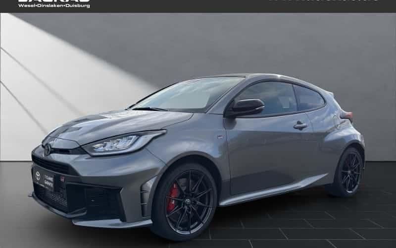 Grau Gebraucht 2024 Toyota Yaris Limousine | 46.950 € (Etwas zu teuer) - Bild 1/4